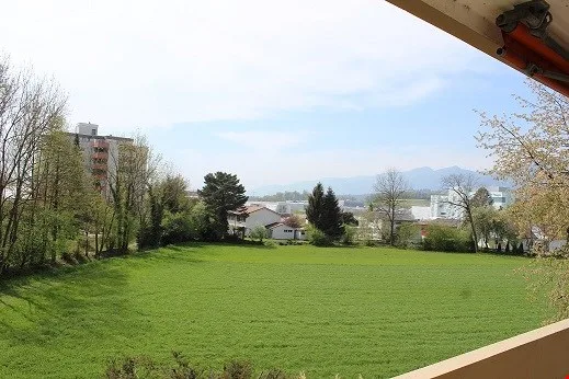 Appartamento di 4,5 locali al 2° piano (94 m2) con balcone (16 m2), compreso posto auto in AEH