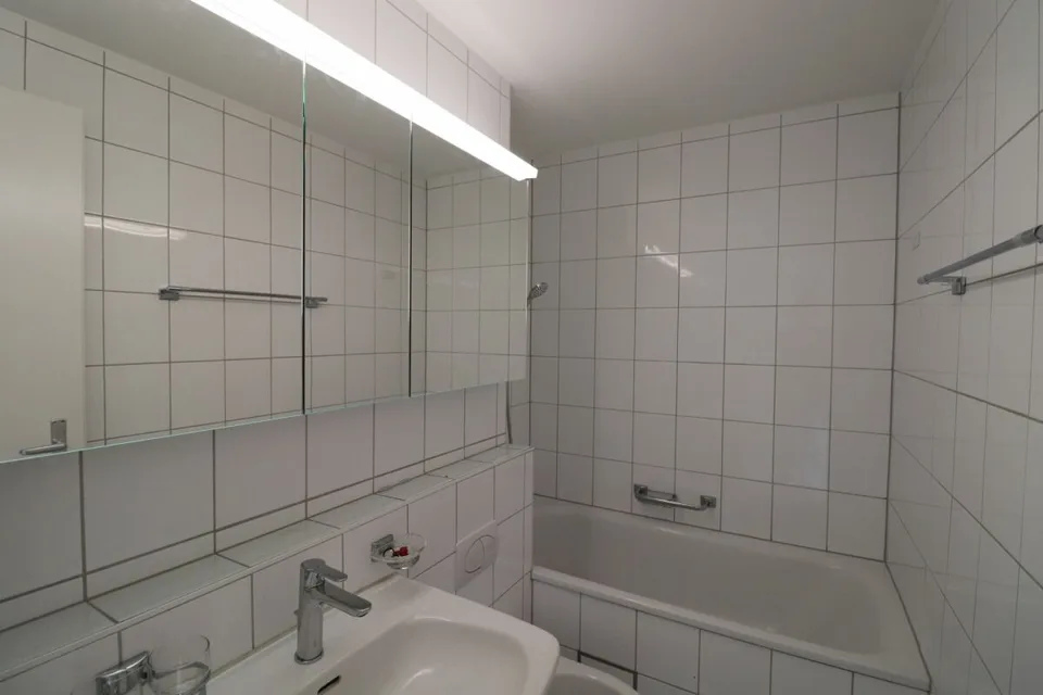 Living in Riehen - spacious 3 1/2-room apartment with additional attic room in a quiet neighborhood street