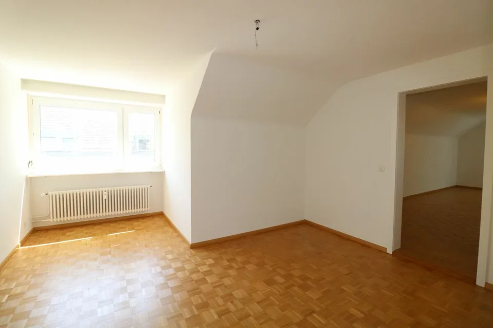 Living in Riehen - spacious 3 1/2-room apartment with additional attic room in a quiet neighborhood street