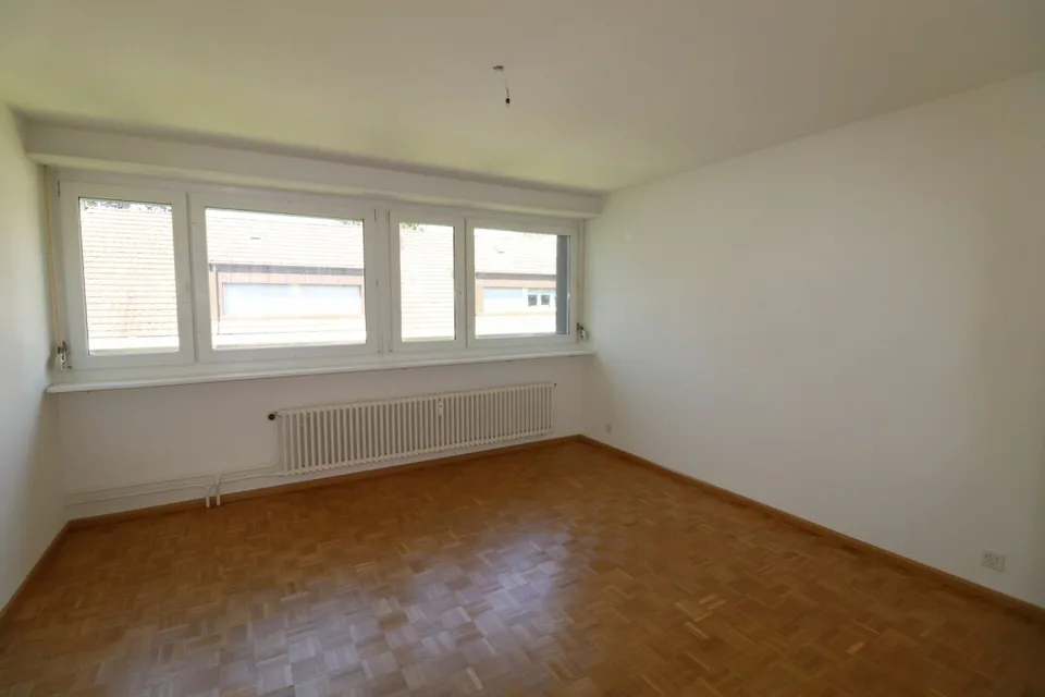 Living in Riehen - spacious 3 1/2-room apartment with additional attic room in a quiet neighborhood street
