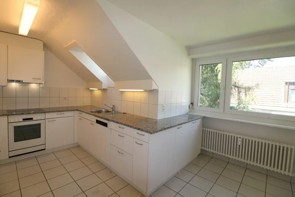 Wohnen in Riehen - grosszügige 3 1/2- Zimmerwohnung mit zusätzlichem Mansardenzimmer in ruhiger Quartierstrasse