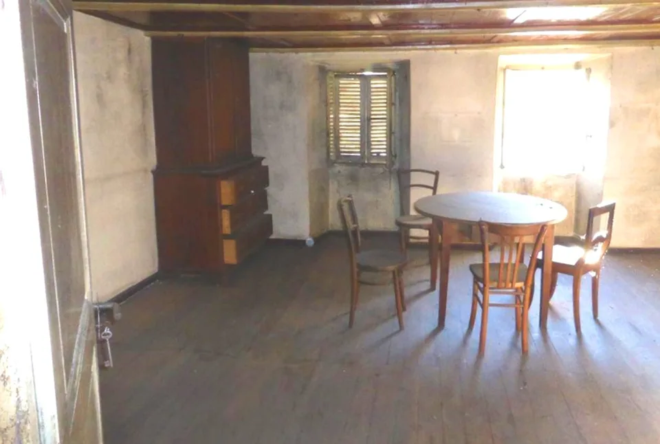 Interessante casa d'epoca da ristrutturare su cinque livelli.
