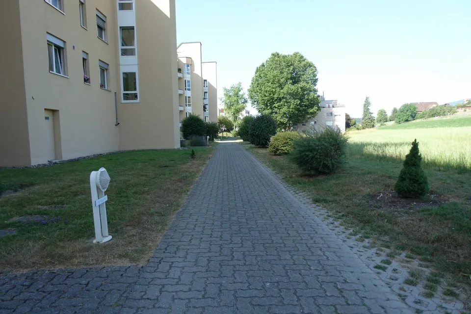 Renovierte 3.5 Zi-Eigentumswohnung mit Balkon und Einstellhallenplatz
