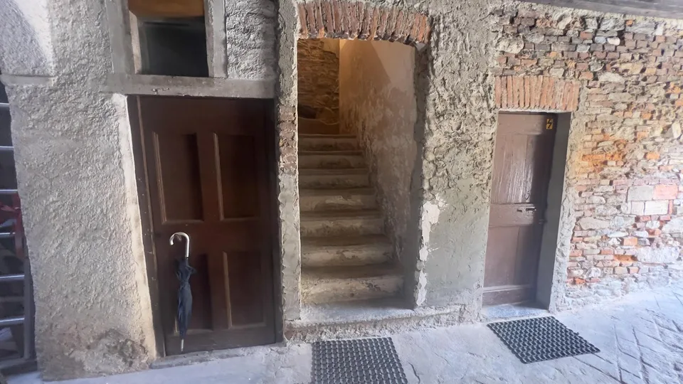 OCCASION - HOUSE OF 6 RESIDENTIAL UNITS IN THE CENTER OF NOVAGGIO