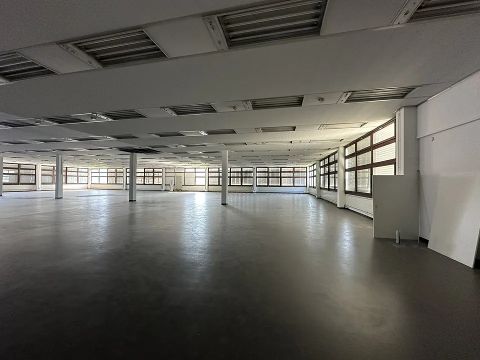 Sale of a large commercial/industrial building/warehouse