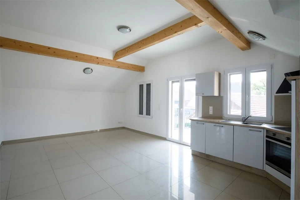 Helle & moderne 4.5-Zimmer-Dachwohnung mit Balkon in Thörigen