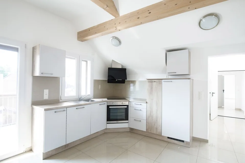 Helle & moderne 4.5-Zimmer-Dachwohnung mit Balkon in Thörigen