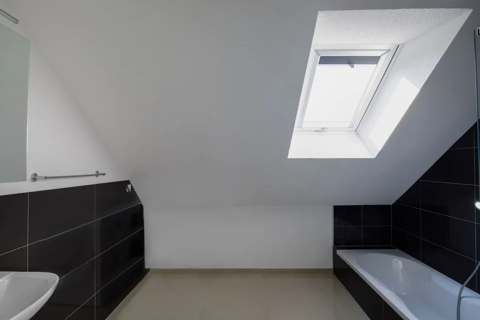 Helle & moderne 4.5-Zimmer-Dachwohnung mit Balkon in Thörigen
