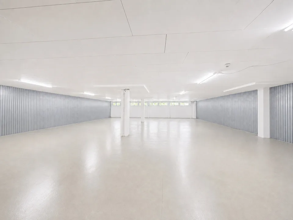 Espace de stockage avec bonne desserte routière