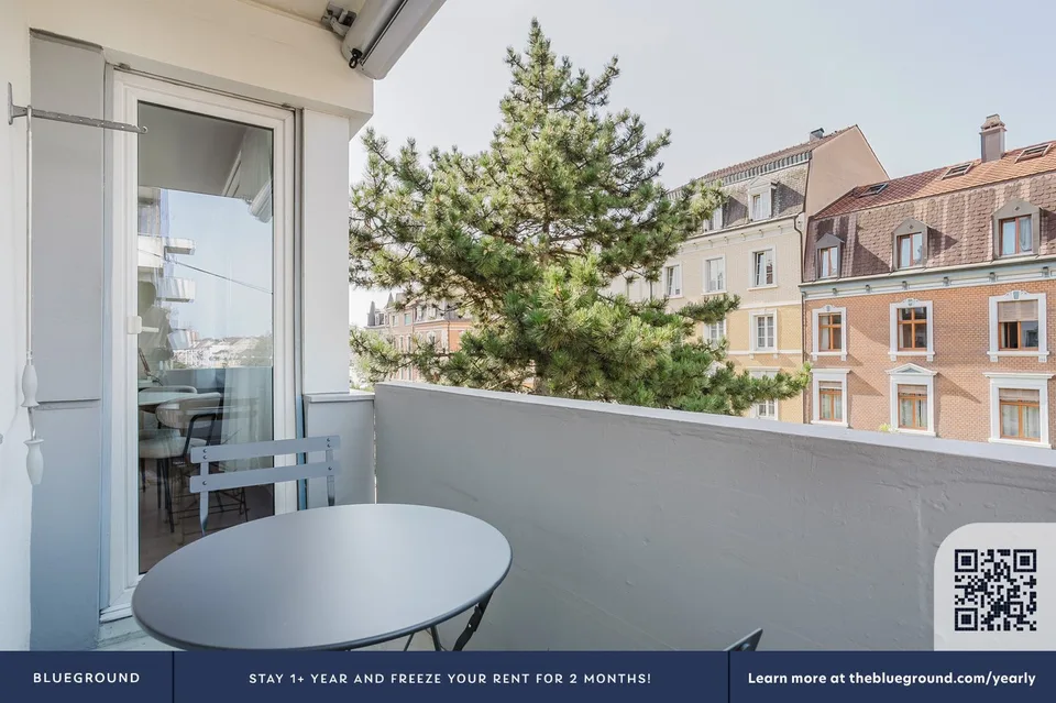 Sonniges Iselin 3.5 ZW mit Keller,, 1 Min. zum Markt, by Blueground