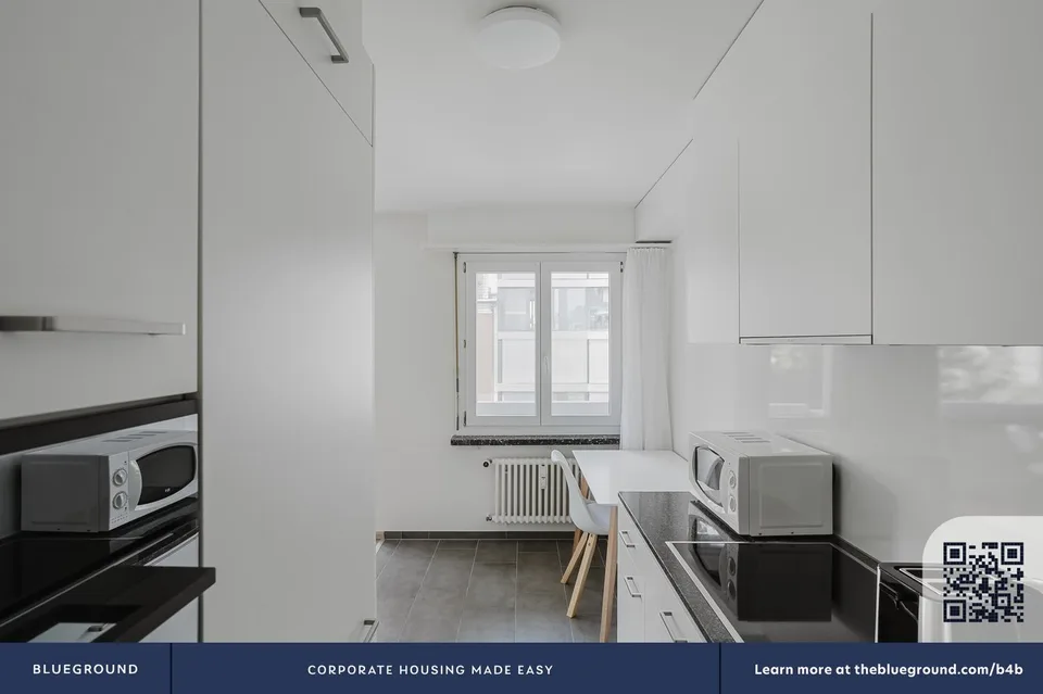 Sonniges Iselin 3.5 ZW mit Keller,, 1 Min. zum Markt, by Blueground