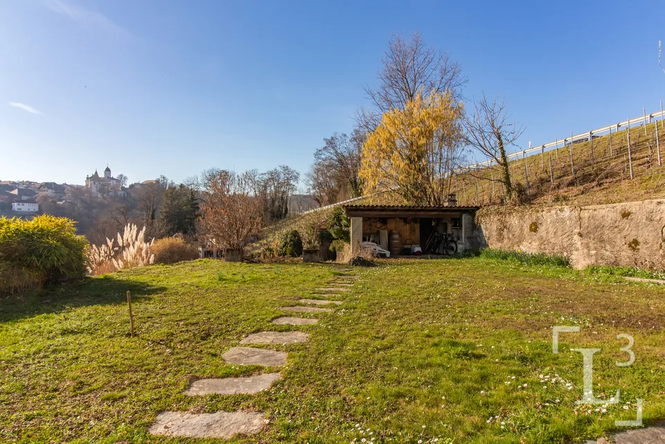 Coup de coeur! Spacieuse villa avec jardin et vue dégagée