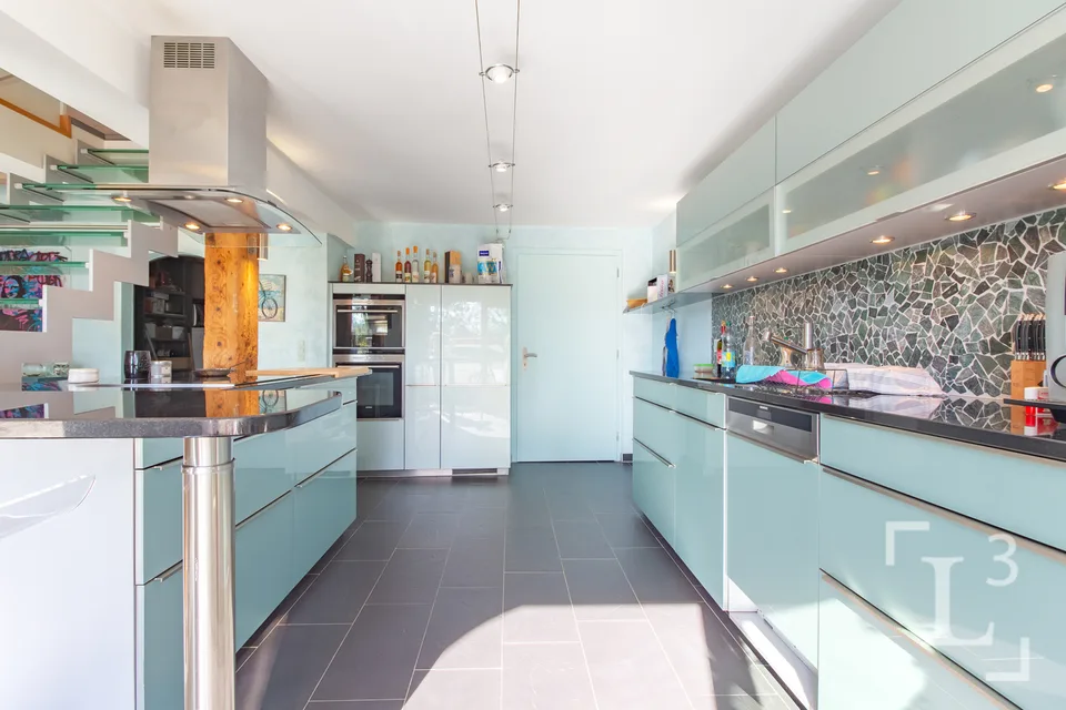 Coup de coeur! Spacieuse villa avec jardin et vue dégagée
