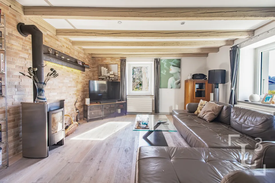 Coup de coeur! Spacieuse villa avec jardin et vue dégagée