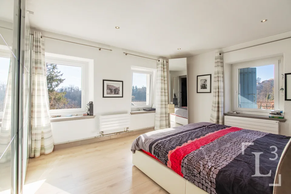 Coup de coeur! Spacieuse villa avec jardin et vue dégagée
