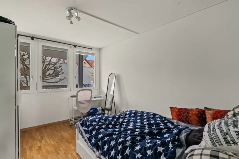 Casa d'angolo da sogno con due posti auto