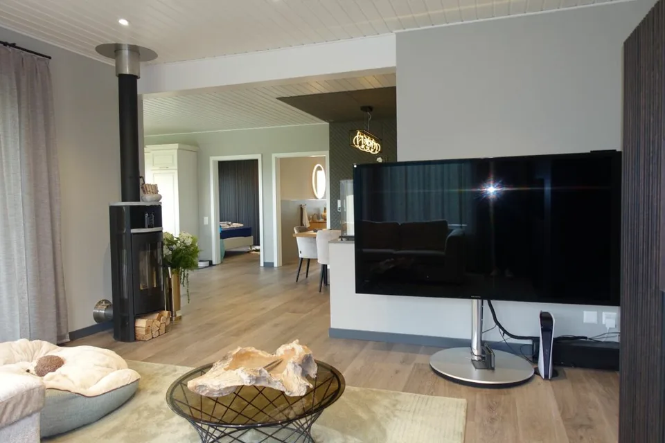 Reserved! Equestrian property with house and riding hall