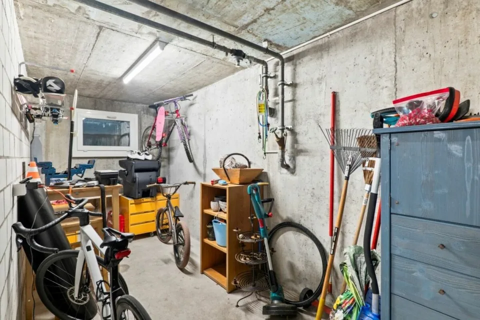 Doppeleinfamilienhaus mit grosser Rasenfläche