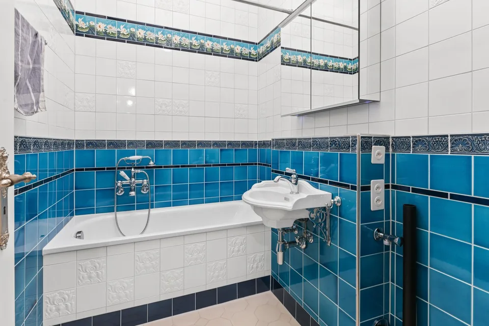 Exclusive, furnished office in a representative old building in the heart of Zurich