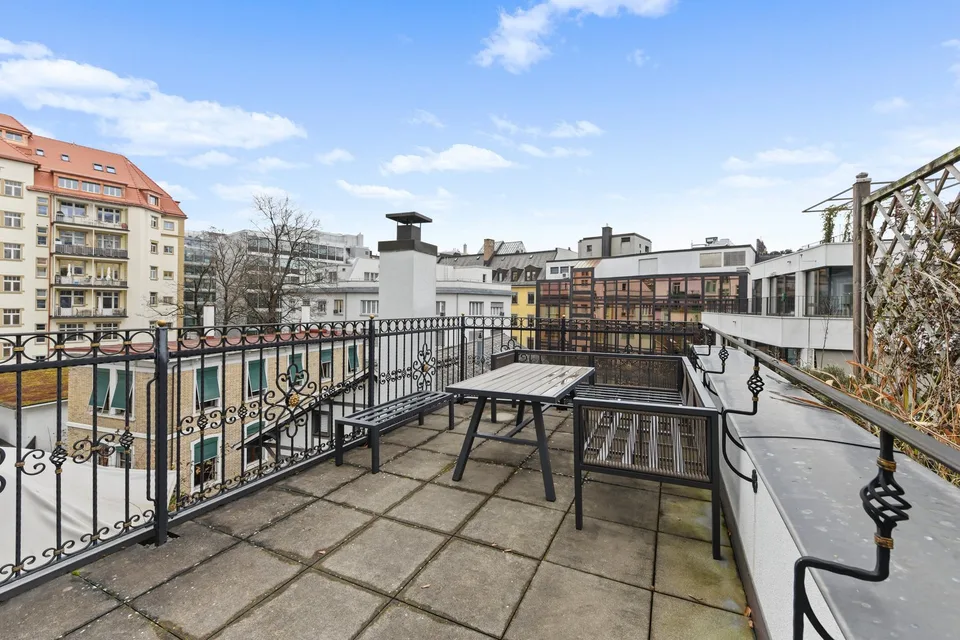 Exclusive, furnished office in a representative old building in the heart of Zurich