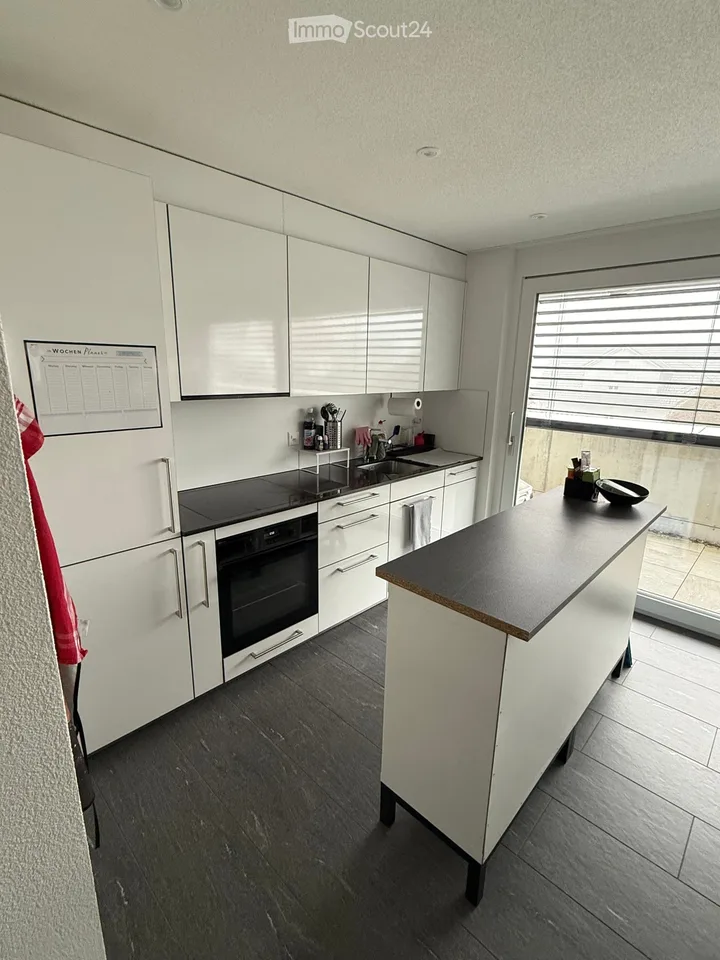 Moderne 2.5-Zimmer-Attikawohnung mit Terrasse & Lift