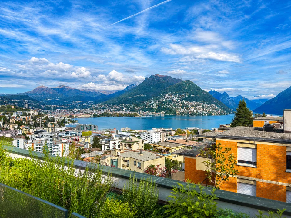 Attico vista lago a Paradiso anche come residenza secondaria