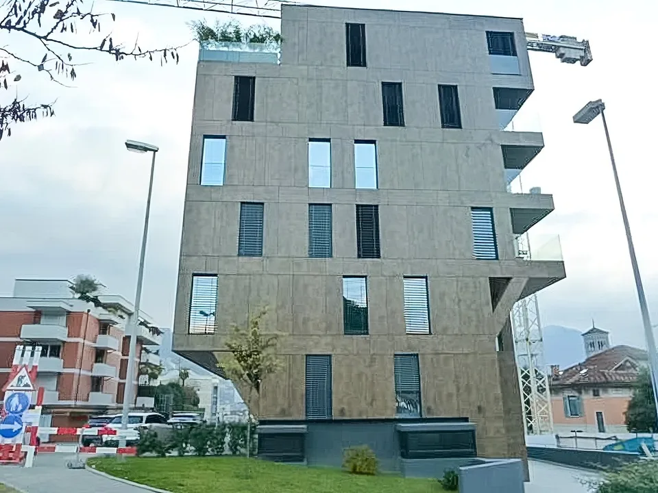 Büro mit offenem Raum in Massagno mit Straßenfront und 3 Parkplätzen