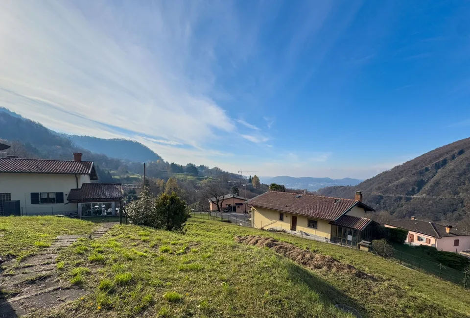 Terreno edificabile a Caneggio con vista aperta sulla valle