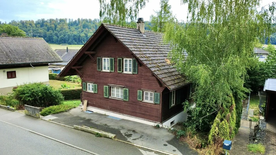 5.5-Zimmer-Einfamilienhaus zum Sanieren und Gestalten!