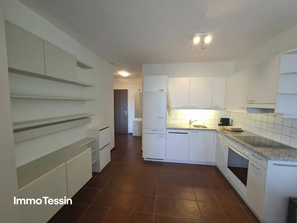 Appartamento meraviglioso con vista fantastica sul Lago di Lugano e piscina nella Residenza Bellavista Cademario vicino a Lugano