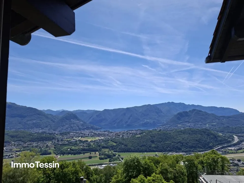 Appartamento meraviglioso con vista fantastica sul Lago di Lugano e piscina nella Residenza Bellavista Cademario vicino a Lugano