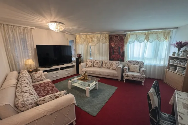 Charmante 3.5-Zimmer-Wohnung mit Balkon im Holenacker-Quartier