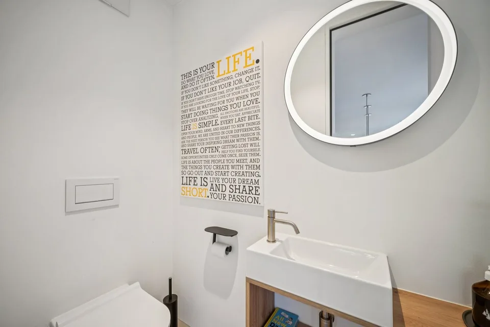 APPARTEMENT TERRASSE MODERNE 4.5 PIÈCES AU REZ-DE-CHAUSSEE AVEC GARAGE & PLACE DE PARKING EXTÉRIEURE
