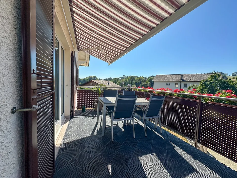 Maison de deux familles charmante avec deux appartements de 4 pièces au centre du village