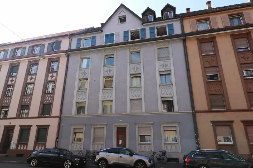 Près de Bad. Gare dans le quartier de Rosental - maison multifamiliale dans un emplacement bien desservi