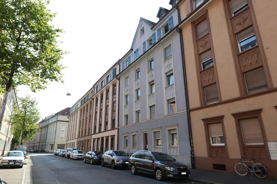 Près de Bad. Gare dans le quartier de Rosental - maison multifamiliale dans un emplacement bien desservi