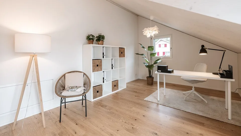 A "hidden gem": Special apartment seeks special tenants! First occupancy!