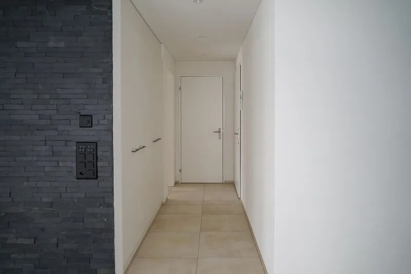 Un appartement spécial recherche des habitants spéciaux ! Première occupation !
