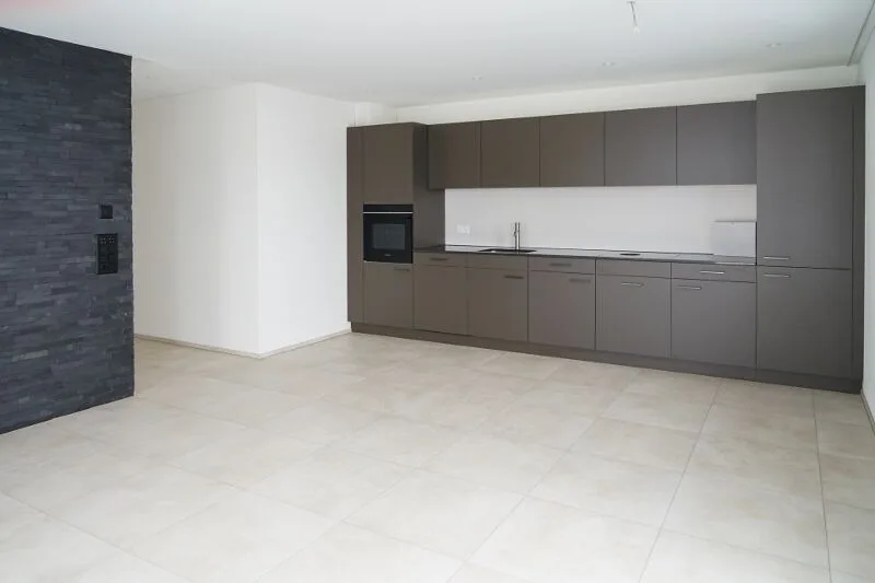 Un appartement spécial recherche des habitants spéciaux ! Première occupation !