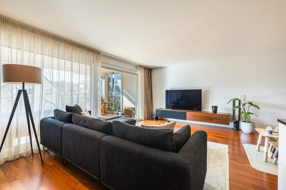 Exclusive 4.5-room apartment with direct lift access in prime location in Allschwil