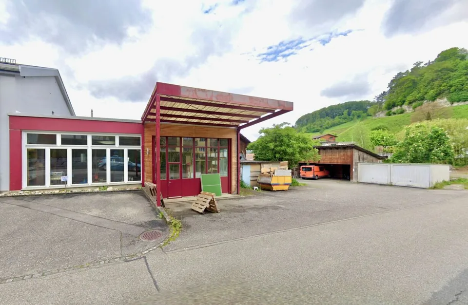 Attraktive Gewerbehalle mit Entwicklungspotenzial