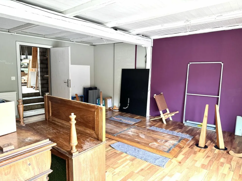 Attraktive Gewerbehalle mit Entwicklungspotenzial
