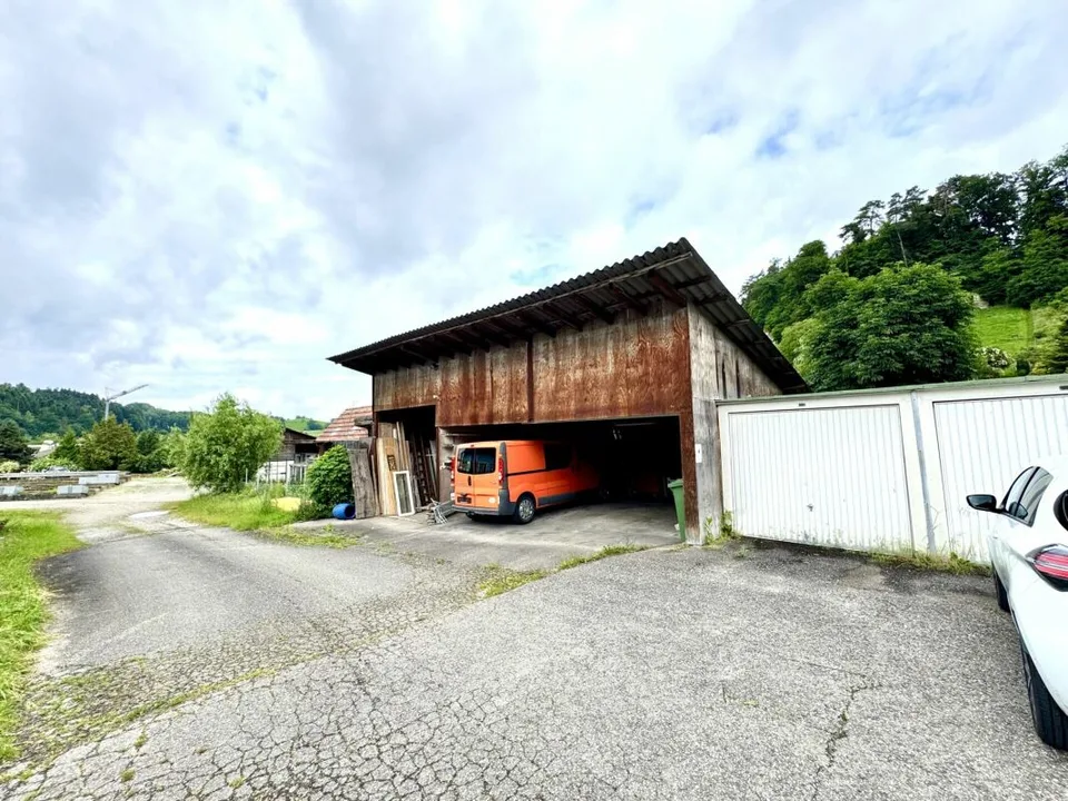 Attraktive Gewerbehalle mit Entwicklungspotenzial