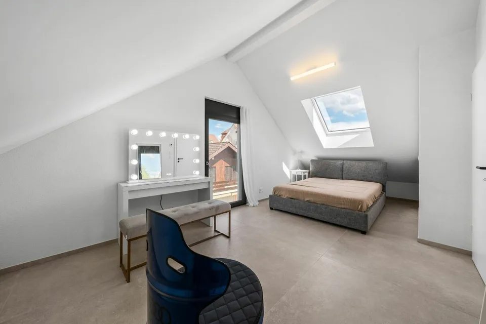 Exklusives Einfamilienhaus mit Pool, Smarthome und luxuriöser Ausstattung