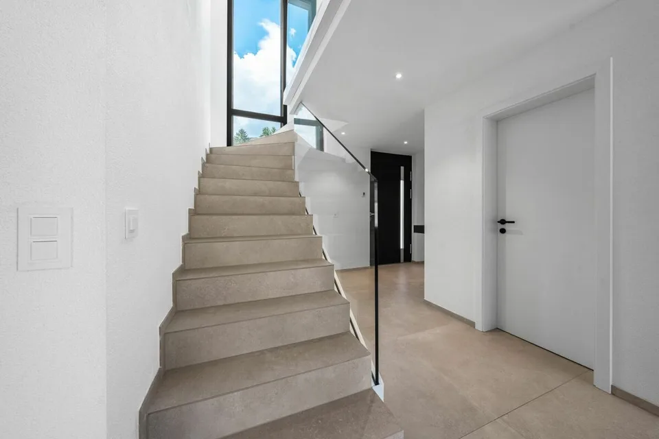 Exklusives Einfamilienhaus mit Pool, Smarthome und luxuriöser Ausstattung
