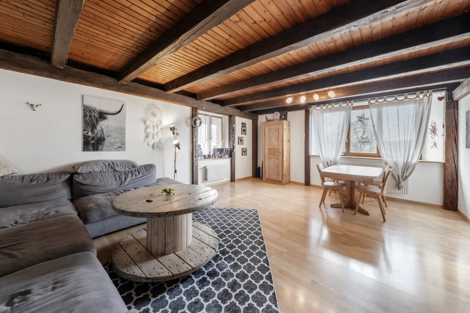 Bella casa con appartamento indipendente e terreno di 4'500 m2