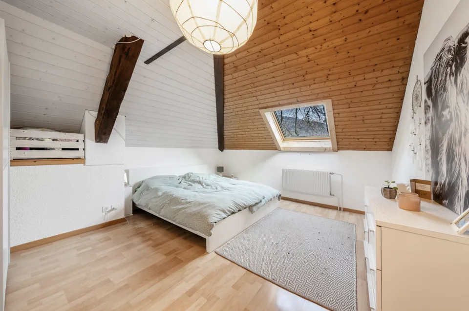 Bella casa con appartamento indipendente e terreno di 4'500 m2