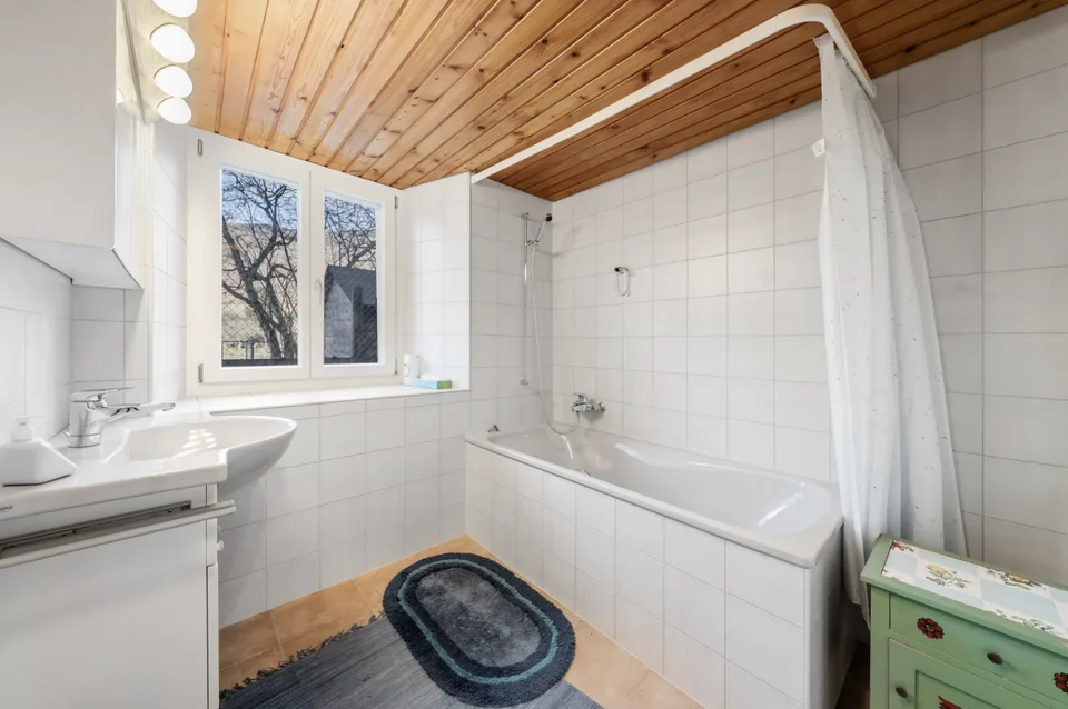 Bella casa con appartamento indipendente e terreno di 4'500 m2