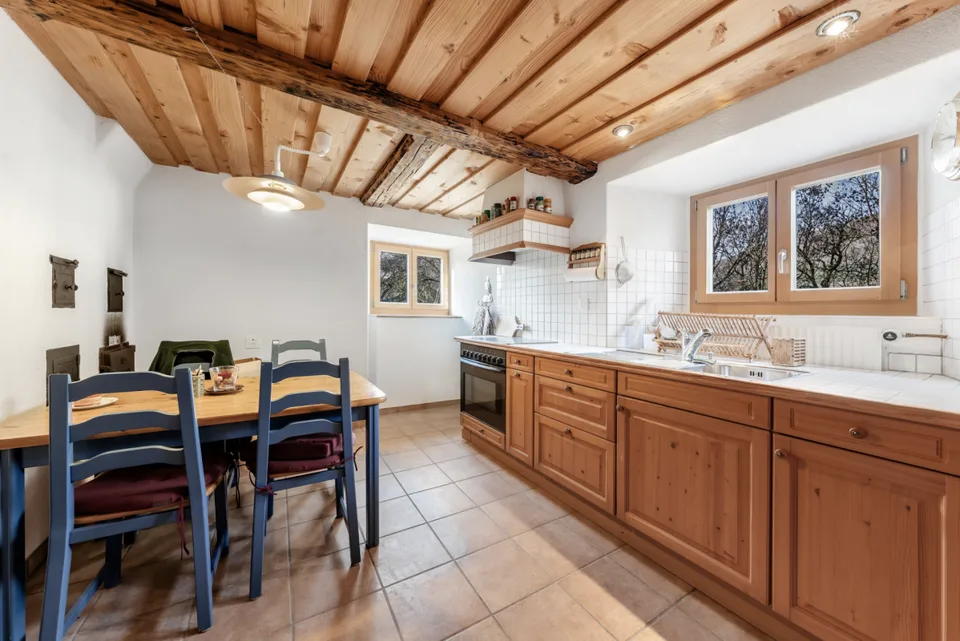 Bella casa con appartamento indipendente e terreno di 4'500 m2