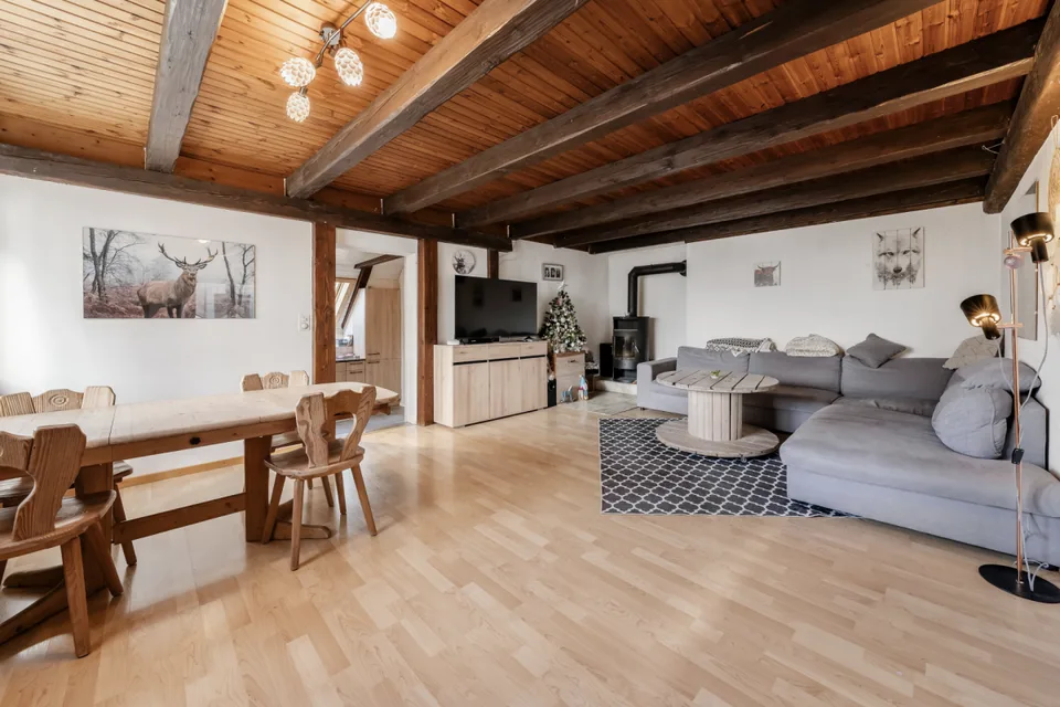 Bella casa con appartamento indipendente e terreno di 4'500 m2